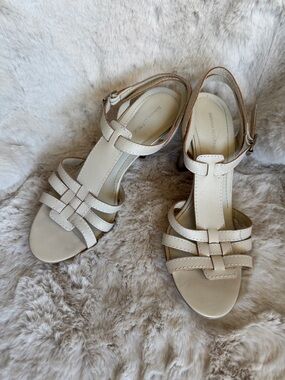 Banana Republic Leather Cream Colored Strappy T‑Bar Heels